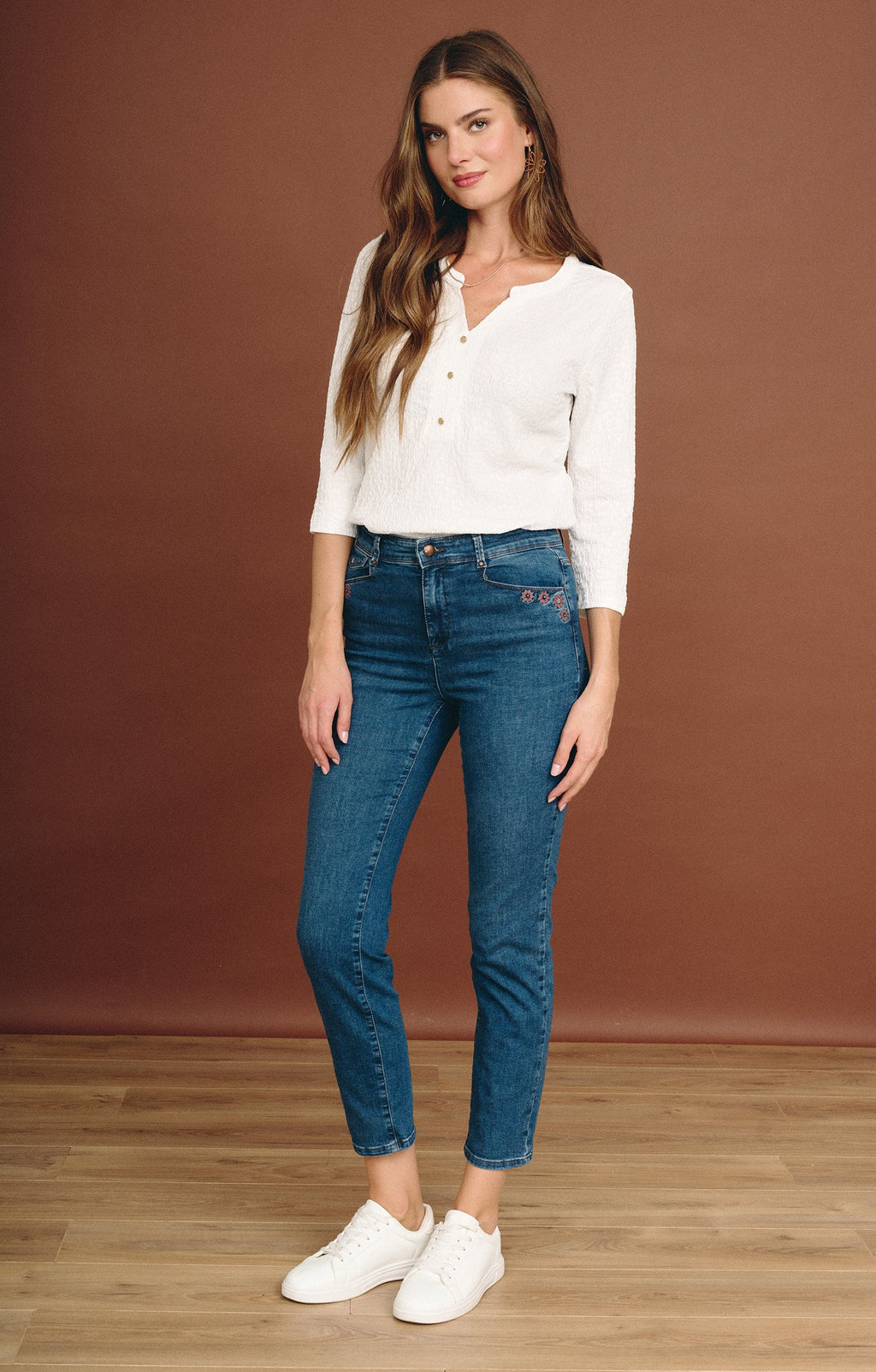 Pantacourt coupe slim broderie fleurs - 1